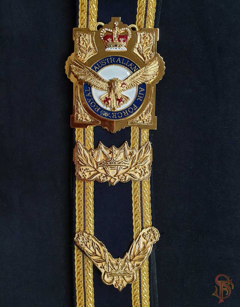 RAAF banner, standard carry belt, gold belt buckle
